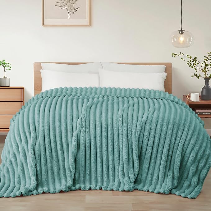 Exclusivo Mezcla Queen Size Flannel Fleece Blanket, Super Soft Striped Jacquard by ExclusivoMezcla