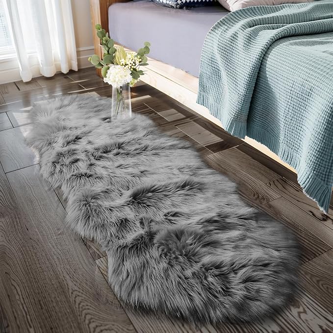 Ciicool Ultra Soft Faux Sheepskin Fur Rug Fluffy Rug by CIICOOLHomeDeco