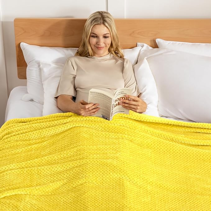 Exclusivo Mezcla Fleece Bed Blanket Twin Size, Super Soft and Warm Blankets - Image 4