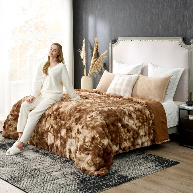 Cozy Bliss Faux Fur Throw Blanket - Image 2
