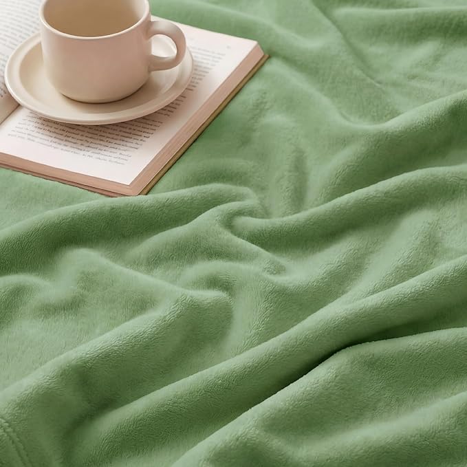 Bedsure GentleSoft Green Fleece Blankets King Size - Image 5