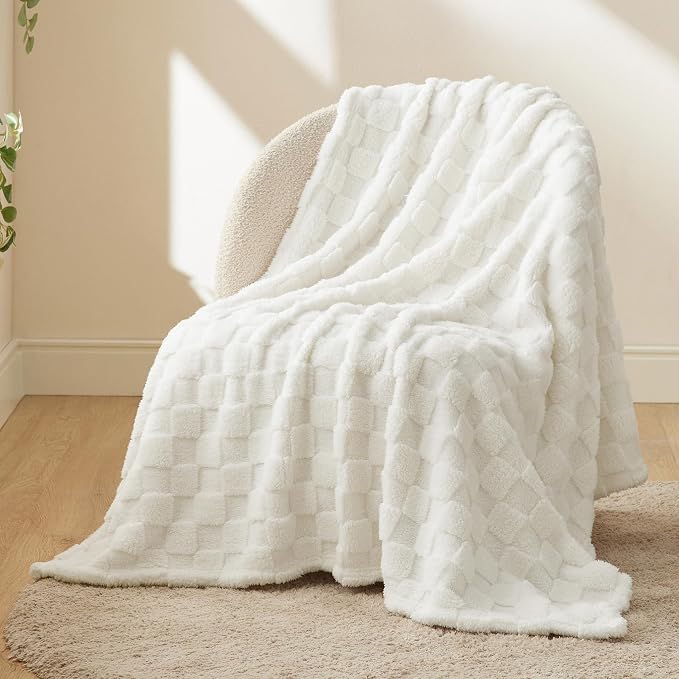 Bedsure GentleSoft White Twin XL Blanket - Image 7