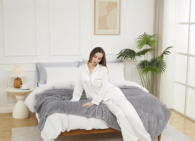 KMUSET Fluffy Blanket Throw - Image 2