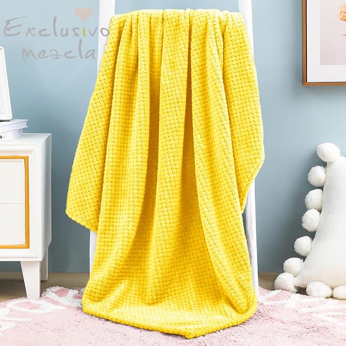 Exclusivo Mezcla Fleece Throw Blanket, Super Soft and Warm Blankets - Image 2
