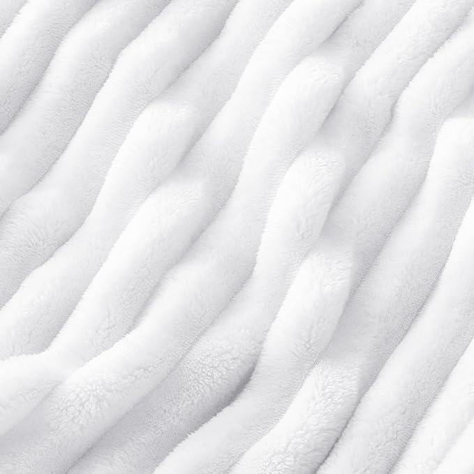 Bedsure GentleSoft White Full Blanket - Image 9