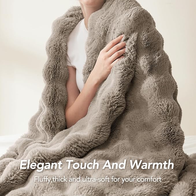 L'AGRATY Faux Rabbit Fur Throw Blanket - Image 7