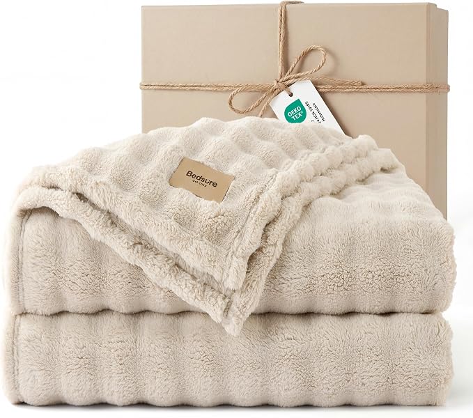 Bedsure 3D Fleece Bubble Blanket by BEDSURE