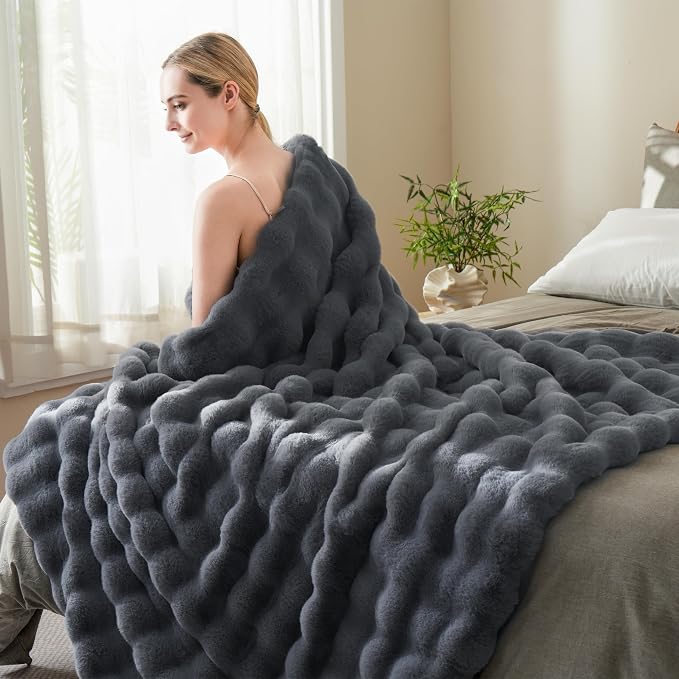 BENVWE Faux Fur Throw Blanket for Couch - Image 4