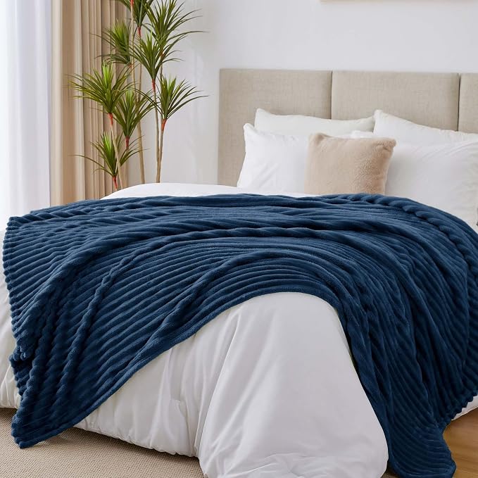 BEDELITE Full Size Blanket for Bed, 300GSM Soft & Warm Fleece Navy Blanket - Image 7