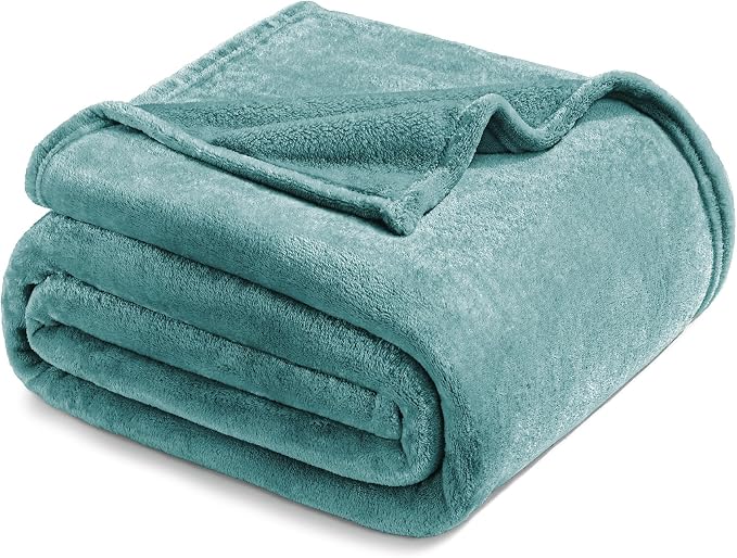 Exclusivo Mezcla Fleece Celadon Throw Blanket - Image 8
