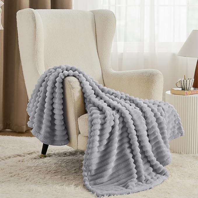 Bedsure Soft Light Grey Throw Blanket - Image 4