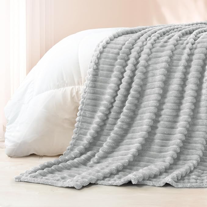 Exclusivo Mezcla Striped Fleece Throw Blanket - Image 6