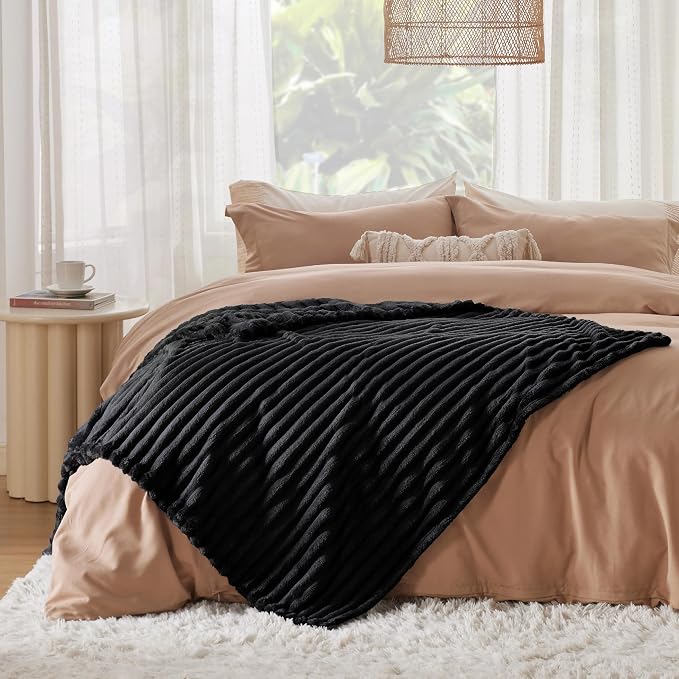 Bedsure GentleSoft Black Fleece Blanket - Image 6