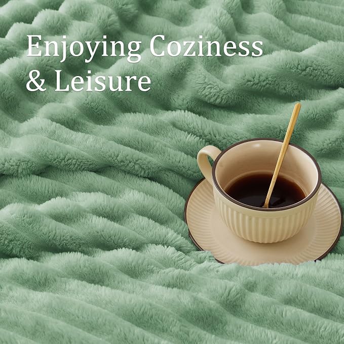 BEDELITE Fleece Green Throw Blanket - Image 4