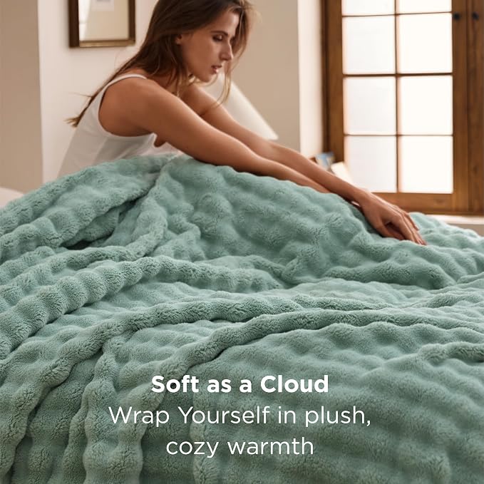 Bedsure 3D Fleece Bubble Blanket - Image 2