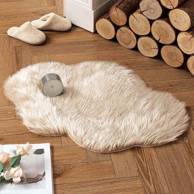 MIULEE Fluffy Rug Soft Shaggy Faux Fur Area Rug Luxury Plush Cloud Shape Carpet by MIULEE