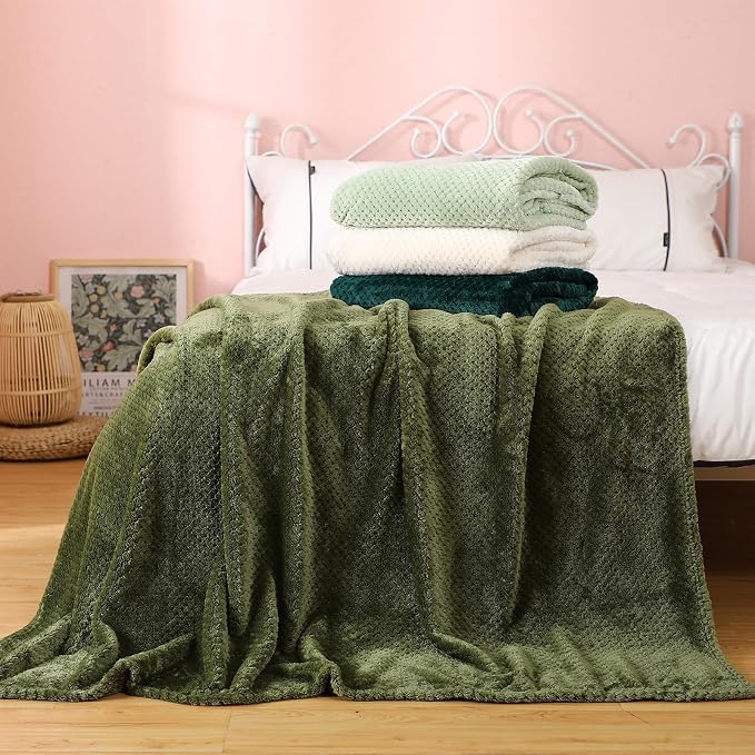 Newwiee 4 Pcs Flanne Fleece Throw Blanket - Image 3