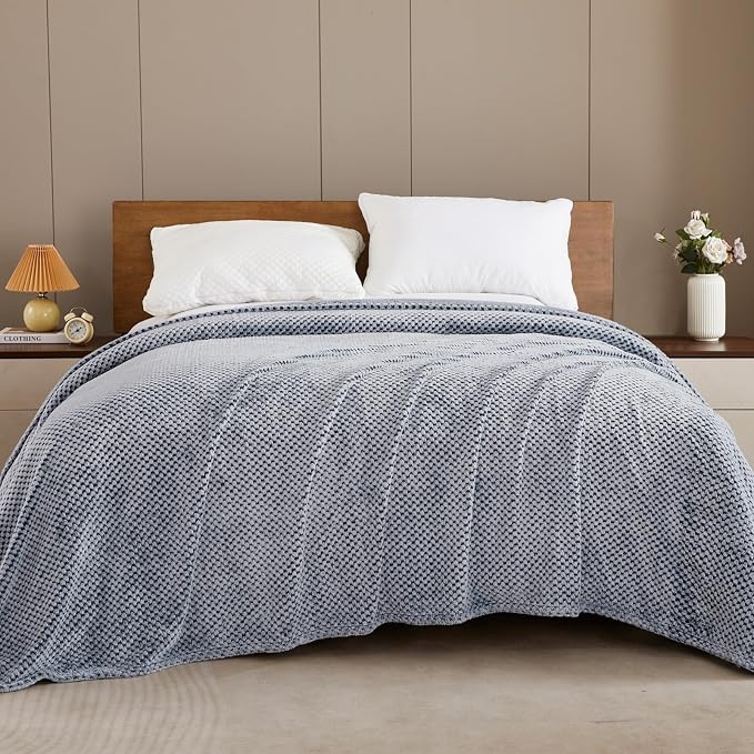 Exclusivo Mezcla Fleece Bed Blanket Queen Size, Super Soft and Warm Blankets - Image 2