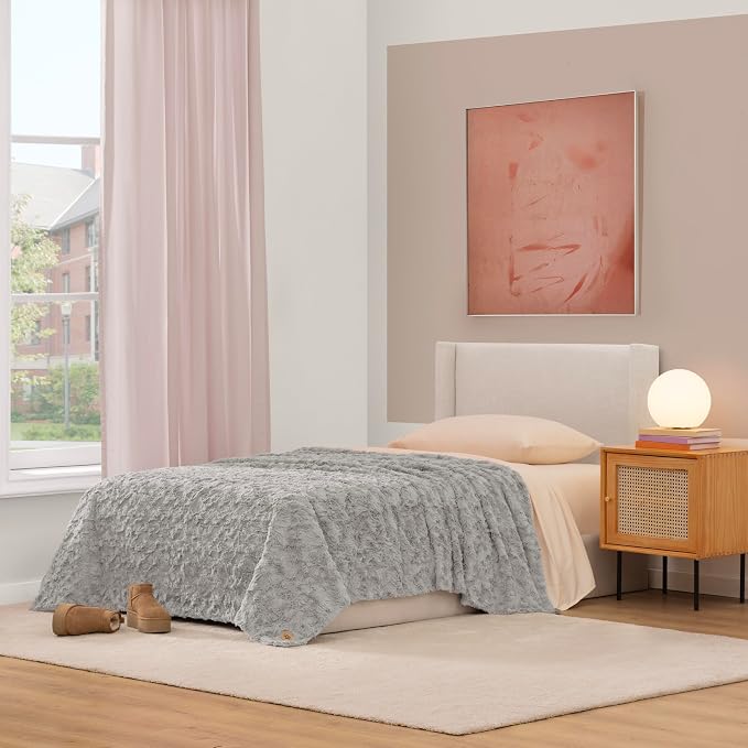 UGG Adalee Faux Fur Twin Blanket, Fluffy Blanket - Image 2