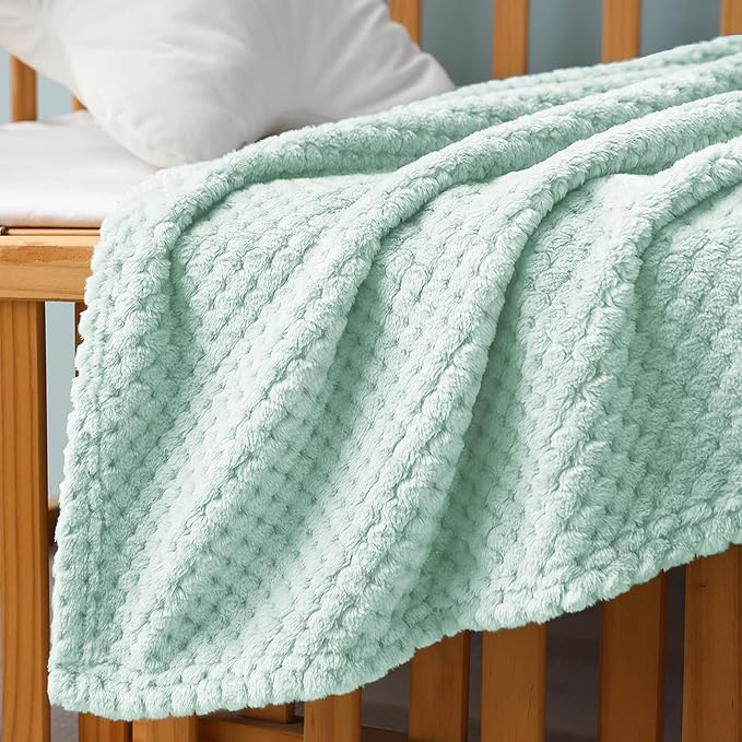 Exclusivo Mezcla Fleece Throw Blanket, Super Soft and Warm Blankets - Image 4