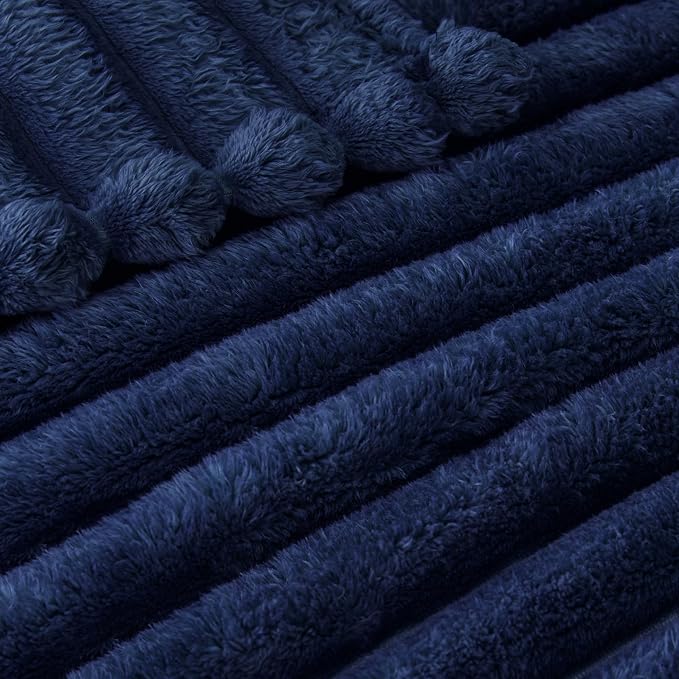 Exclusivo Mezcla Queen Size Flannel Fleece Blanket, Super Soft Striped Jacquard - Image 4