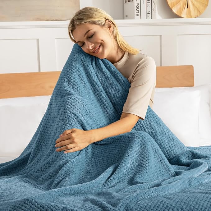 Exclusivo Mezcla Fleece Bed Blanket Queen Size, Super Soft and Warm Blankets - Image 2