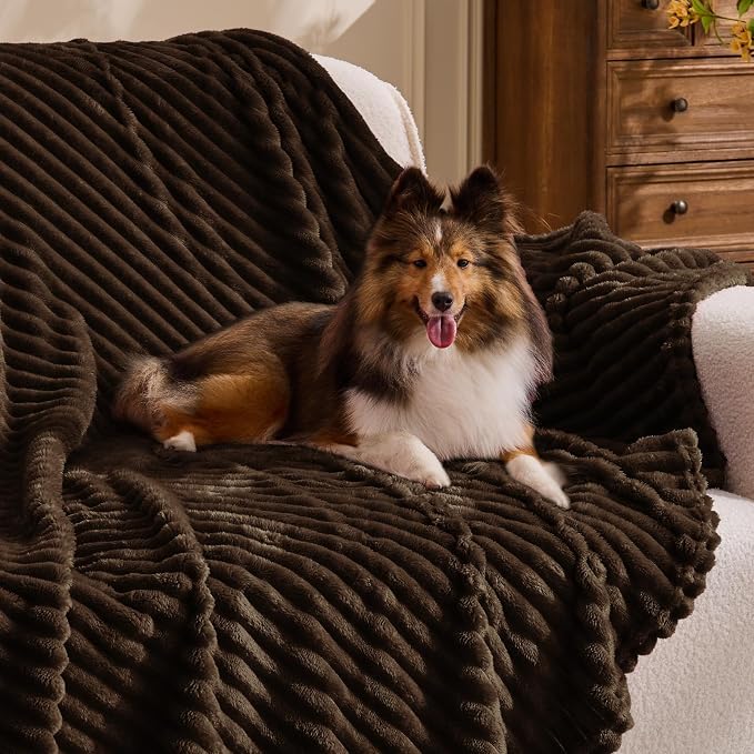 BEDELITE Fleece Throw Blanket for Couch – 3D Ribbed Jacquard Soft and Warm - Image 3