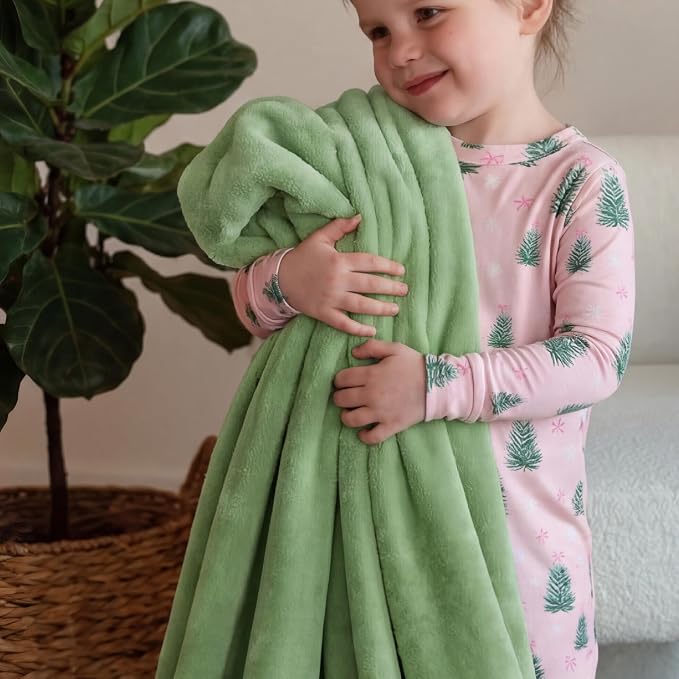 Bedsure GentleSoft Green Fleece Blankets King Size - Image 6