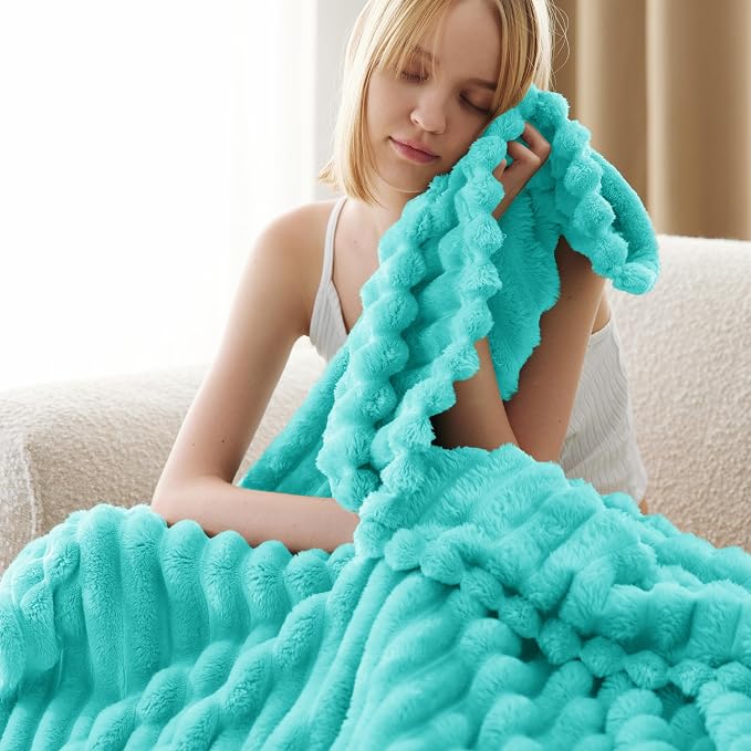 Bedsure GentleSoft Blue Throw Blanket - Image 3