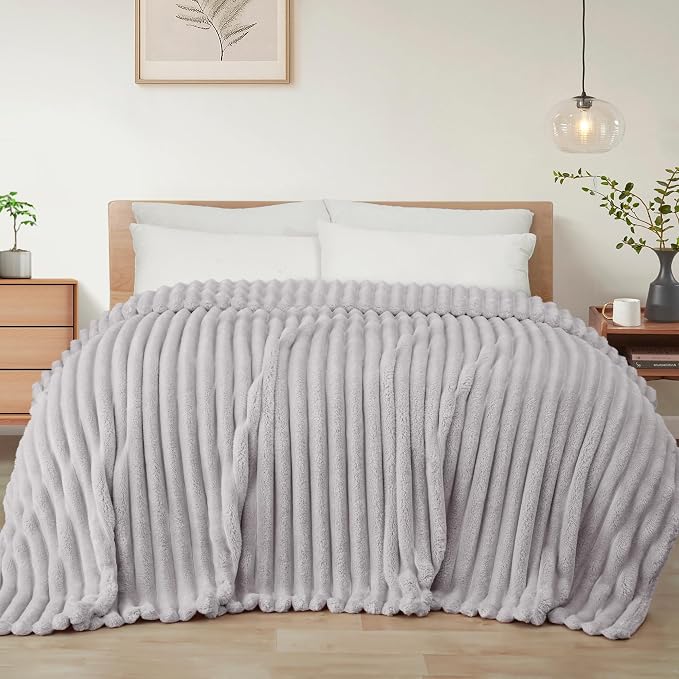Exclusivo Mezcla King Size Flannel Fleece Blanket, Super Soft Striped Jacquard by ExclusivoMezcla