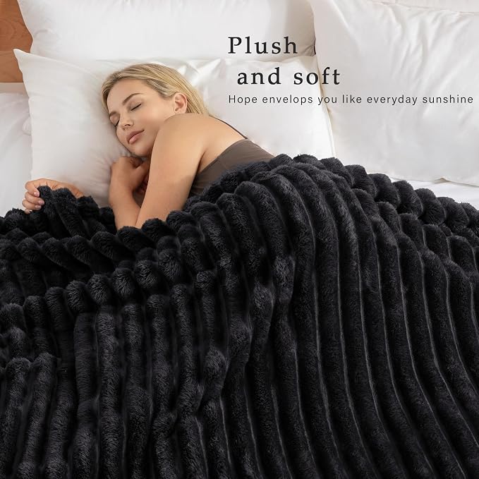 Exclusivo Mezcla Queen Size Flannel Fleece Blanket, Super Soft Striped Jacquard - Image 2