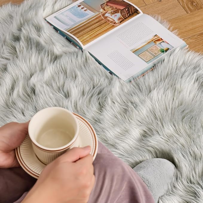 MIULEE Fluffy Area Rug 2x3 ft Faux Fur Sheepskin Rug - Image 3