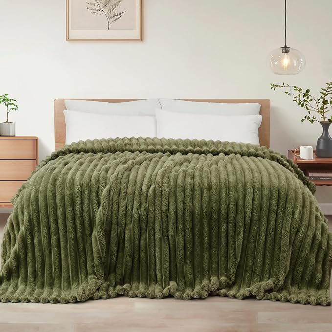 Exclusivo Mezcla Queen Size Flannel Fleece Blanket, Super Soft Striped Jacquard by ExclusivoMezcla