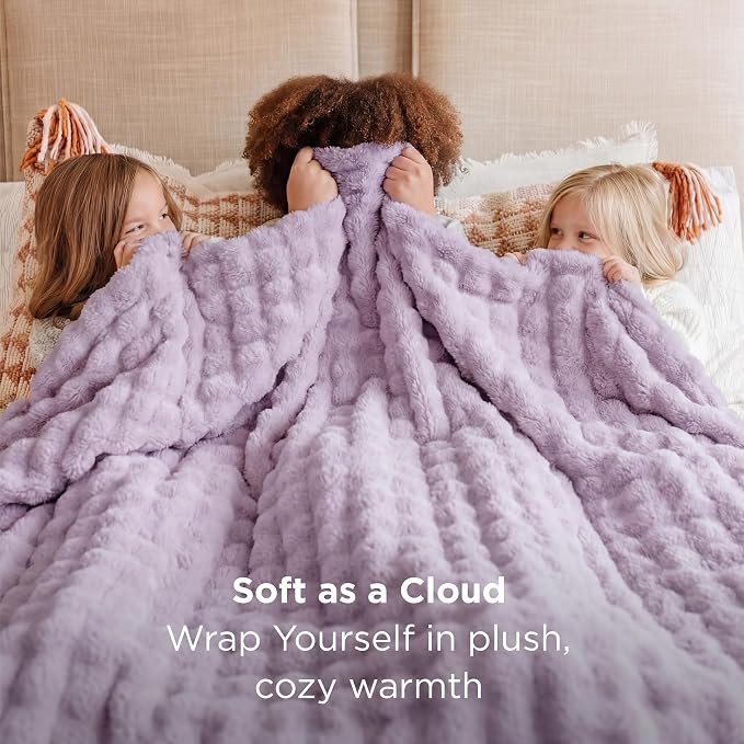 Bedsure 3D Fleece Bubble Blanket - Image 2