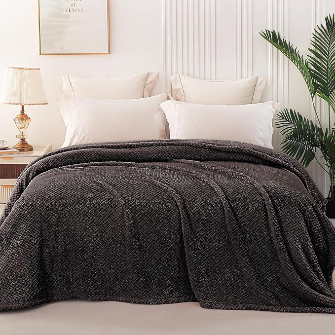 Whale Flotilla King Size Fuzzy Fleece Blanket, Fluffy Warm Soft Jacquard Bed - Image 3