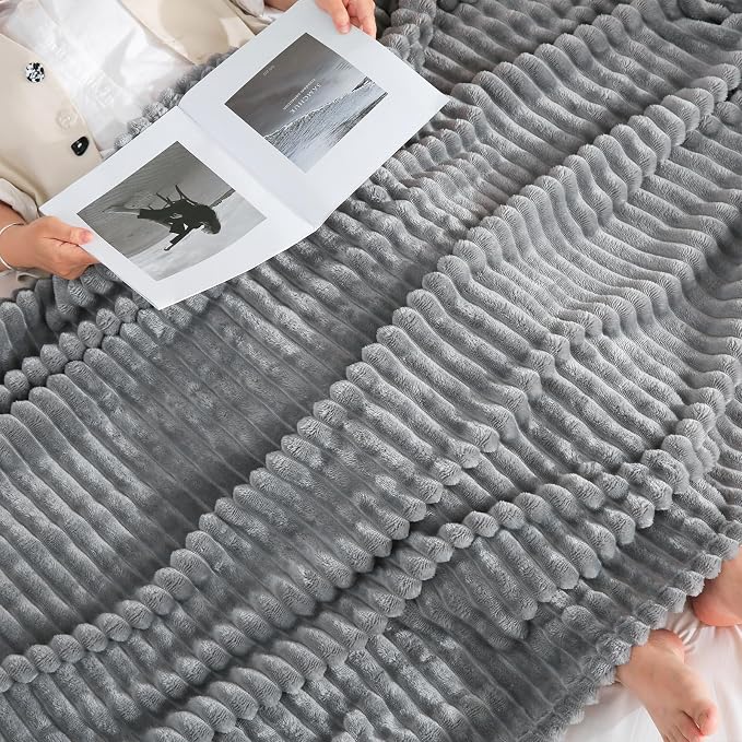 Grey Fleece Throw Blanket 108”×90” - Image 4