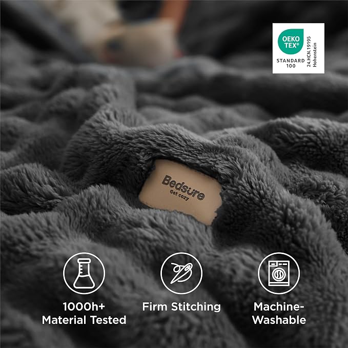 Bedsure 3D Fleece Bubble Blanket - Image 5