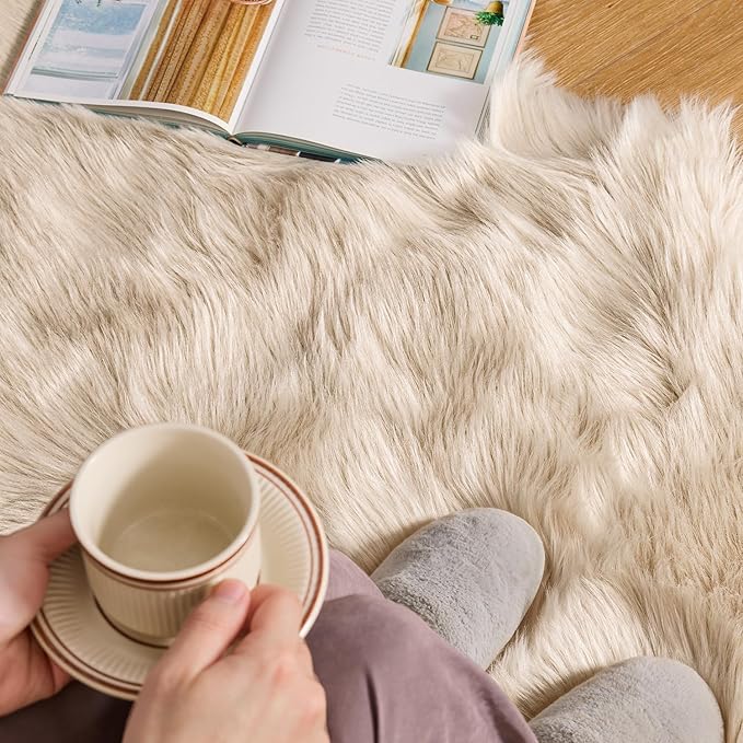MIULEE Fluffy Rug Soft Shaggy Faux Fur Area Rug Luxury Plush Cloud Shape Carpet - Image 3