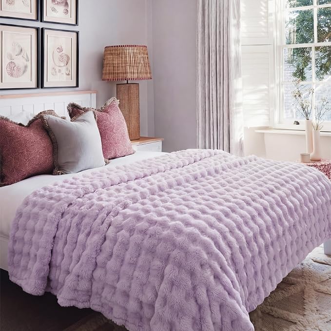 Bedsure 3D Fleece Bubble Blanket - Image 4