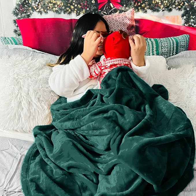 Bedsure GentleSoft Fleece Blankets Queen Size Emerald Green - Image 6