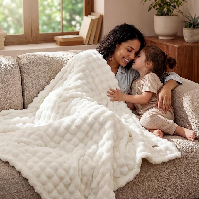 Bedsure 3D Fleece Bubble Blanket - Image 9