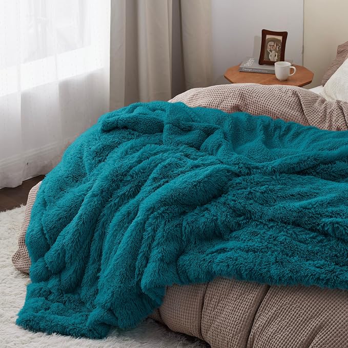 Bedsure GentleSoft Fluffy Turquoise Teal King Size Blanket - Image 4