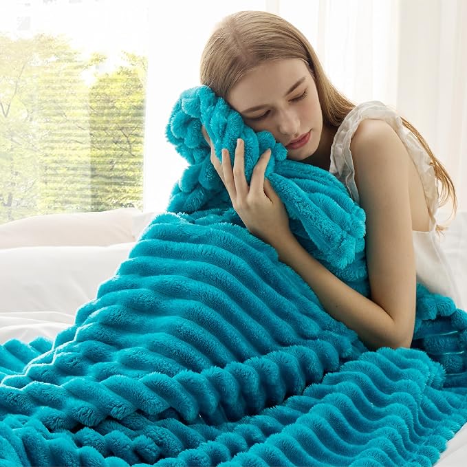 Bedsure GentleSoft Teal Fleece Blanket - Image 3