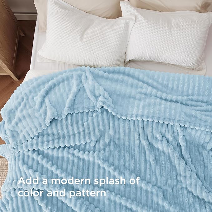 Bedsure GentleSoft Blue Fleece Blanket - Image 3
