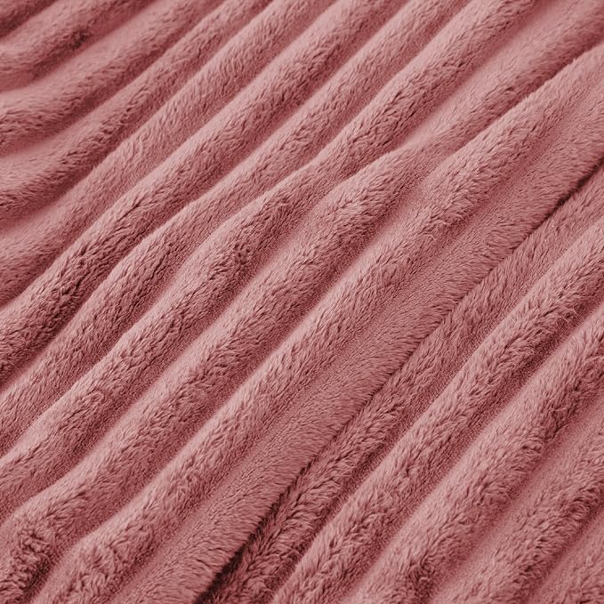 Bedsure GentleSoft Dusty Pink Fleece Blanket - Image 8