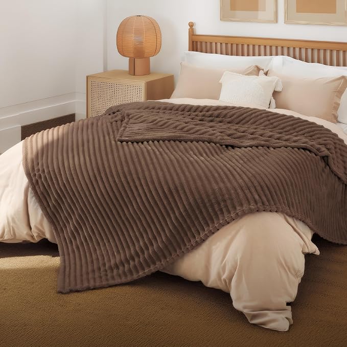 Bedsure GentleSoft Brown Fleece Blanket - Image 5