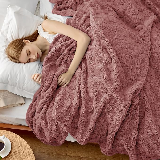 Bedsure GentleSoft Blankets Queen Size - Image 2
