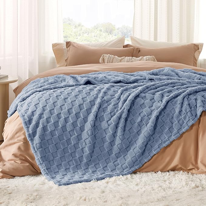 Bedsure GentleSoft Blankets Queen Size - Image 5