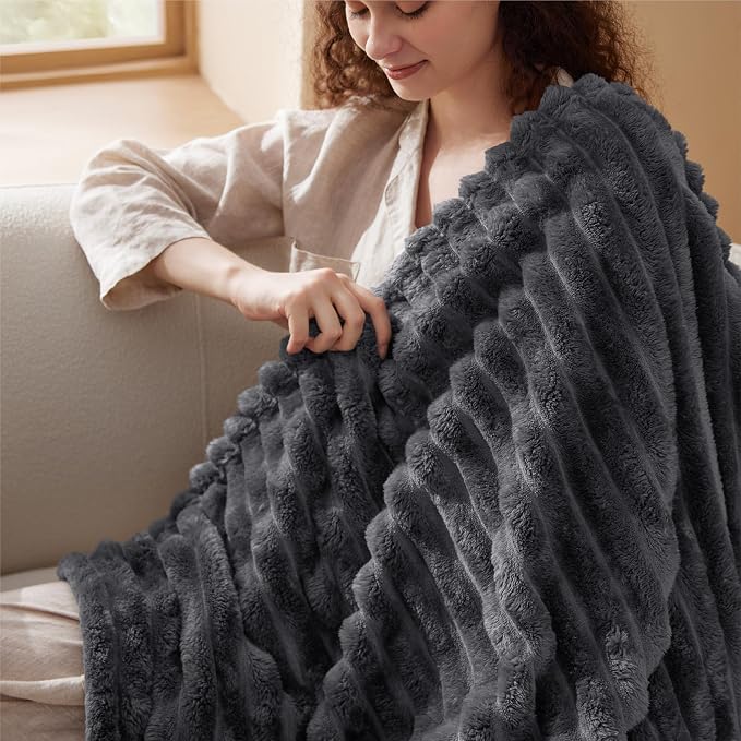Bedsure GentleSoft Grey Fleece Blanket - Image 7