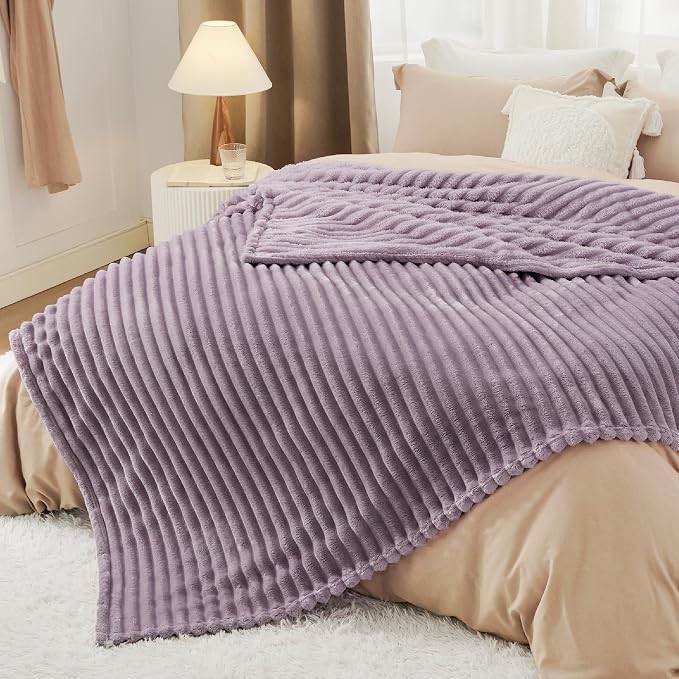 Bedsure GentleSoft Light Purple Fleece Blanket - Image 6